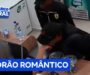 Veja Vídeo  – Cena surreal: ladrão rouba comércio e beija a mão de atendente antes de fugir; veja