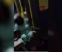 Veja Vídeo – Mulher cadeirante precisa se arrastar para sair do ônibus após falha no elevador em MG; veja