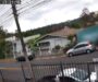 Veja Vídeo – Caminhão sai da pista, invade casa e deixa dos feridos no Rio Grande do Sul; veja vídeo