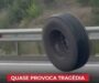 Veja Vídeo – Pneu de caminhão se desprende de veículo e desce desgovernado em avenida em Istambul